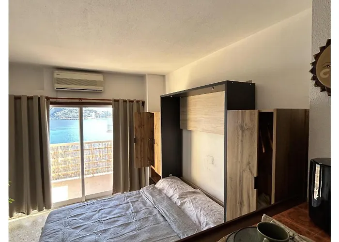 Modern & Sunny Apartment