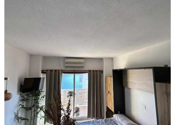 Modern & Sunny Apartment *